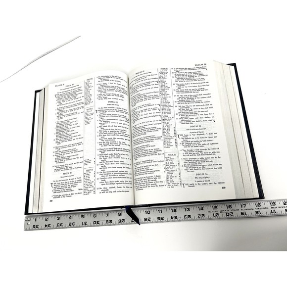 c.1983 Holy Bible King James Version Family Reference Edition Year of the Bible - Picture 5 of 5